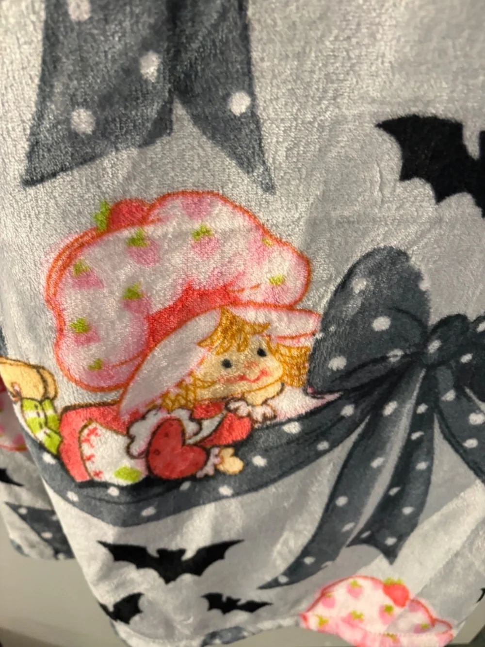 2026 Brand New Strawberry Shortcake Halloween Bows Bats Blanket